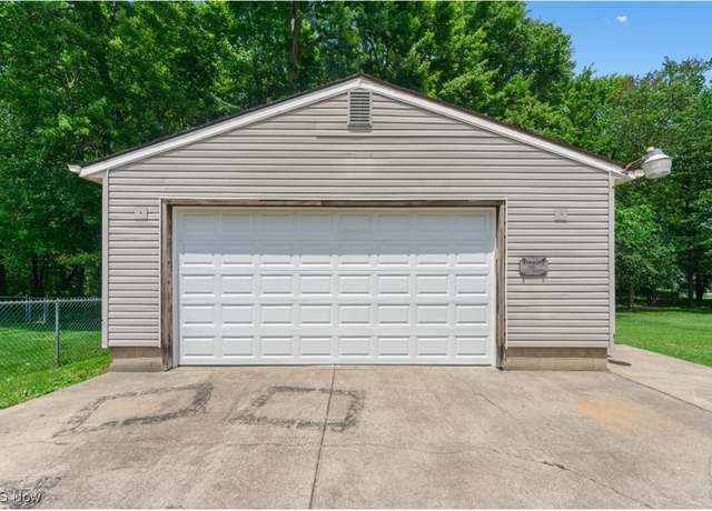 Property at 5318 Pinecrest Ave, Youngstown, OH 44515, 3 beds, 1.5 baths