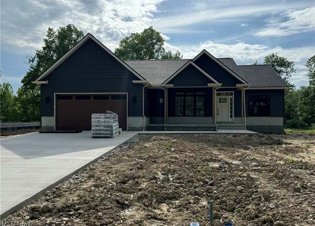Property at 2330 Wilshire Dr, Cortland, OH 44410, 3 beds, 2 baths