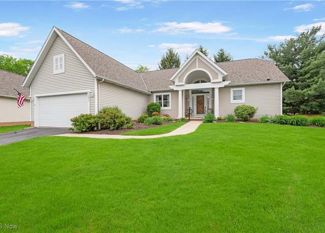 Property at 206 Blackstone Cir, Wadsworth, OH 44281, 3 beds, 2 baths