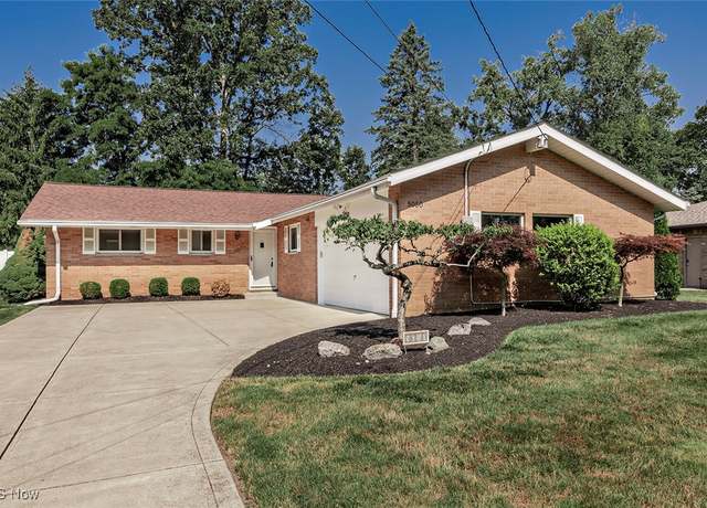 Property at 5050 Douglas Dr, North Olmsted, OH 44070, 3 beds, 1.5 baths