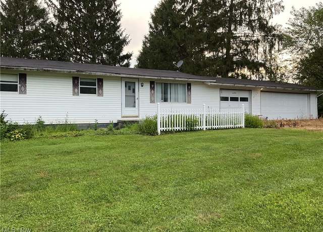 Property at 2115 Creedmoor Dr, Zanesville, OH 43701, 3 beds, 1 bath