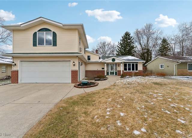 Property at 325 Robin Dr, Berea, OH 44017, 4 beds, 2 baths