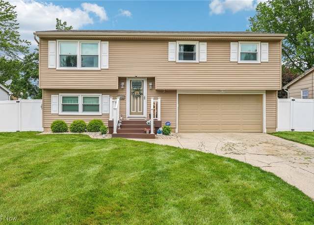 Property at 1842 Woodlawn Ave, Poland, OH 44514, 3 beds, 1.5 baths