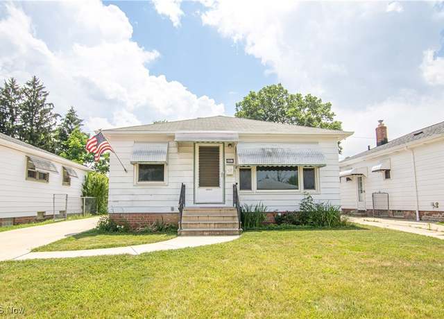 Property at 3007 Center Dr, Parma, OH 44134, 3 beds, 2 baths