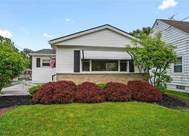 Property at 157 28th St NW, Barberton, OH 44203, 3 beds, 2 baths