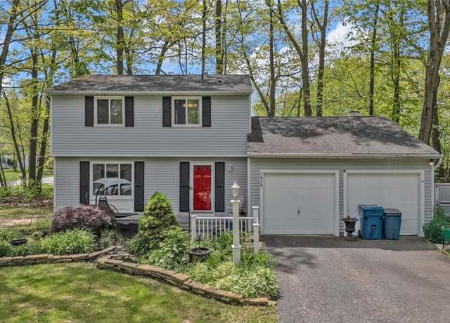 Property at 1620 Sapphire Dr, Hudson, OH 44236, 3 beds, 1.5 baths