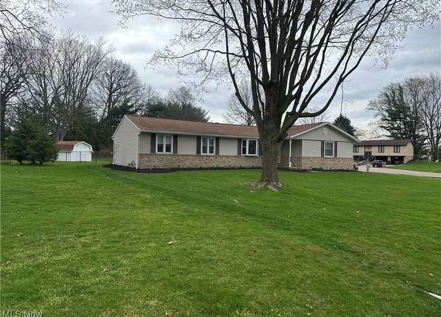 Property at 5325 Cherokee Ave NW, North Canton, OH 44720, 3 beds, 2.5 baths