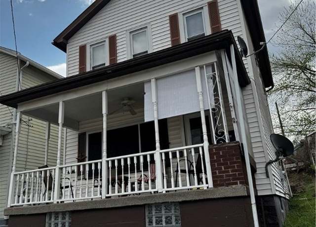 Property at 1514 Commerce St, Wellsville, OH 43968, 3 beds, 1.5 baths