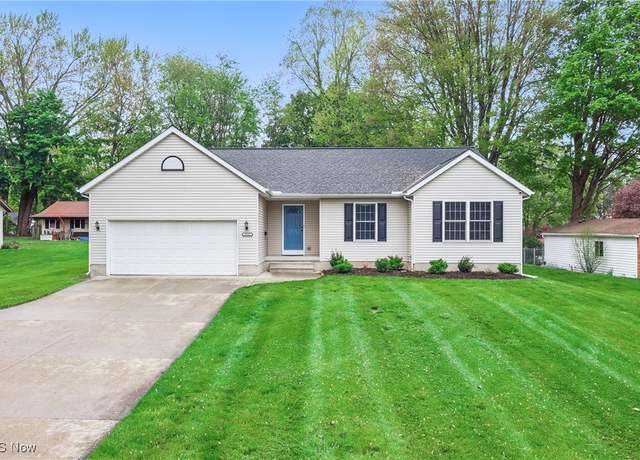 Property at 1111 Park Ave, Amherst, OH 44001, 3 beds, 2.5 baths