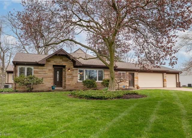 Property at 5835 Island Dr NW, Canton, OH 44718, 3 beds, 3.5 baths