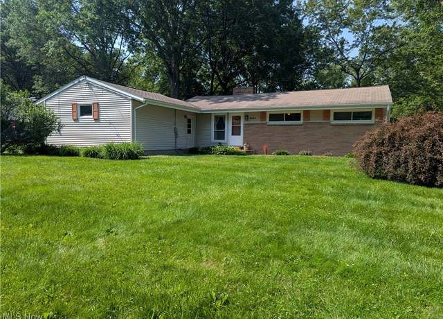 Property at 3844 Chaucer Ln, Austintown, OH 44511, 3 beds, 1.5 baths