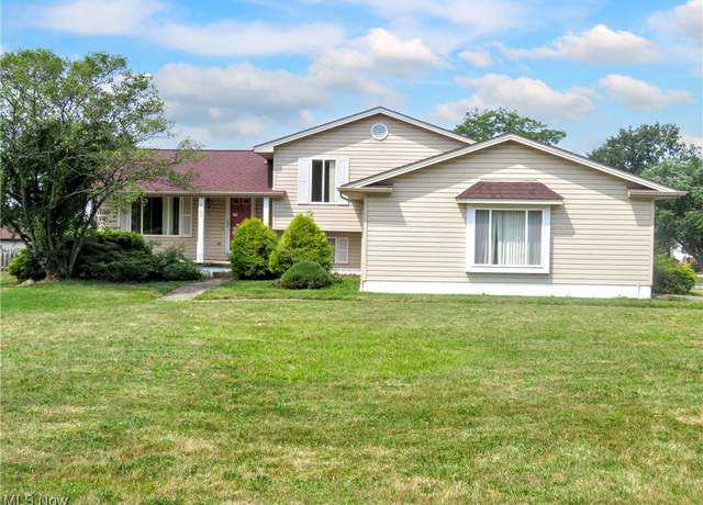 Property at 3189 Meanderwood Dr, Canfield, OH 44406, 3 beds, 2.5 baths