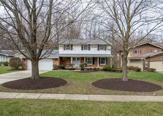 Property at 16987 Stag Thicket Ln, Strongsville, OH 44136, 4 beds, 2.5 baths