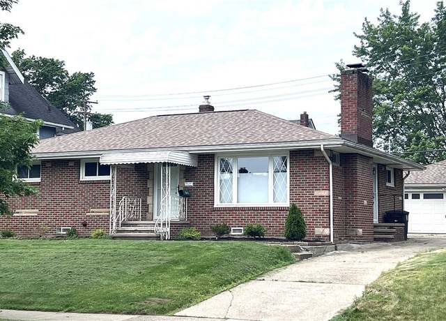 Property at 1760 Glenmount Ave, Akron, OH 44301, 4 beds, 2 baths