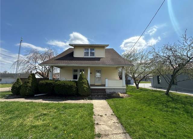 Property at 638 Locust St, Malvern, OH 44644, 3 beds, 1.5 baths
