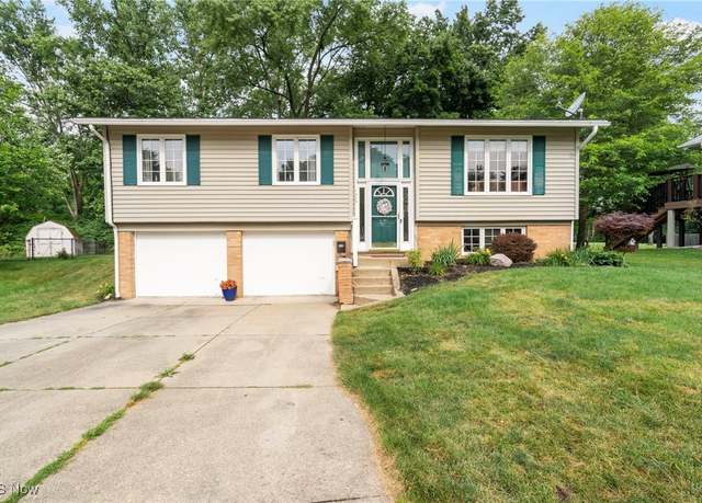 Property at 1353 Willoway Ave SE, North Canton, OH 44720, 3 beds, 1.5 baths