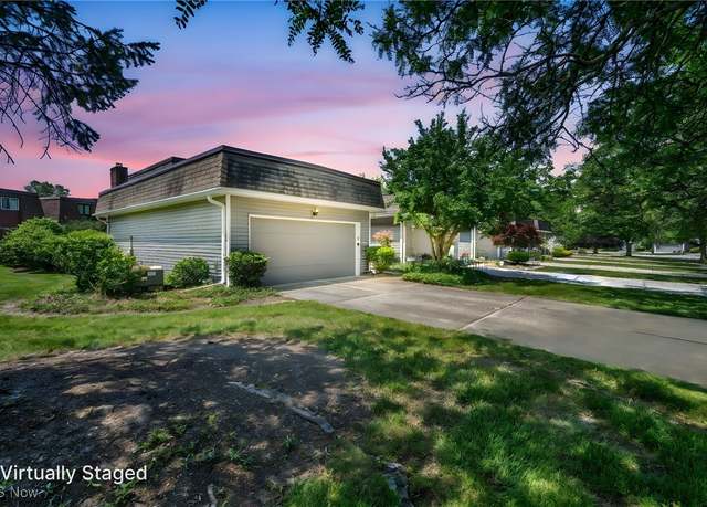 Property at 19221 Briarwood Ln Unit 6-1, Strongsville, OH 44149, 3 beds, 2.5 baths