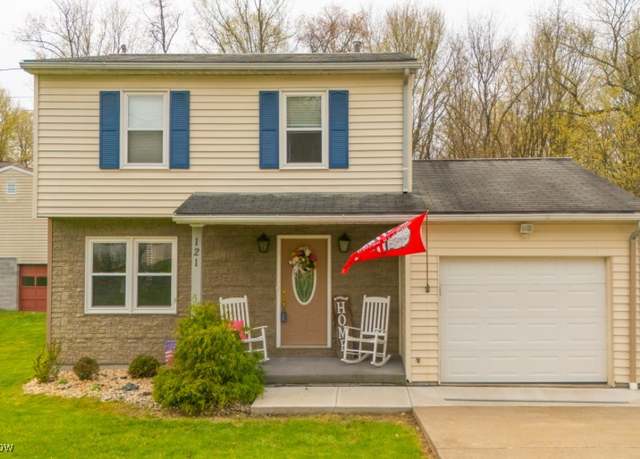 Property at 121 Clark Ave, St. Clairsville, OH 43950, 3 beds, 2.5 baths