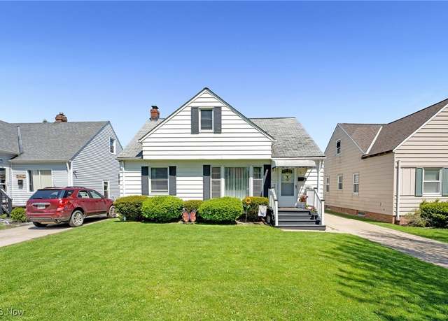 Property at 13601 Maple Leaf Dr, Garfield Heights, OH 44125, 5 beds, 2 baths