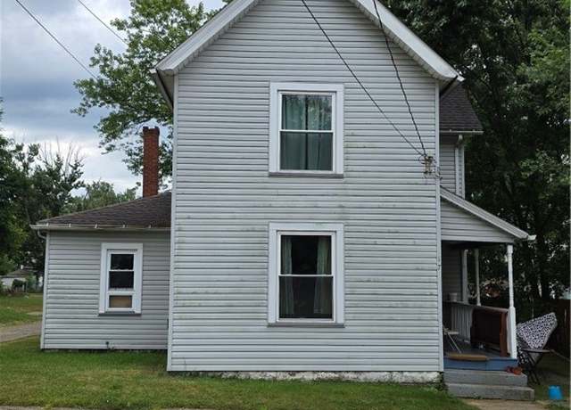 Property at 17 Maple Ave SE, Massillon, OH 44646, 2 beds, 1 bath