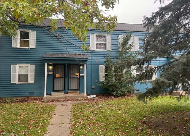 Property at 924 N Central Dr, Lorain, OH 44052, 9 beds, 4 baths