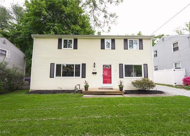 Property at 1087 Madrid Dr, Akron, OH 44313, 3 beds, 1.5 baths