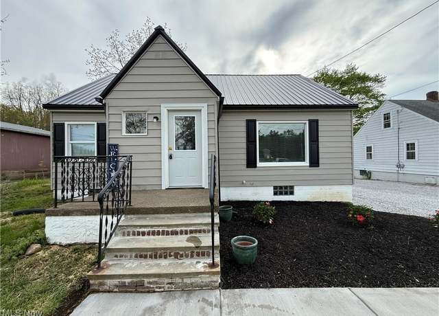 Property at 1644 Canton Rd, Akron, OH 44312, 3 beds, 1.5 baths