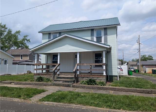 Property at 810 Pine St, Coshocton, OH 43812, 3 beds, 1 bath