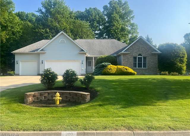 Property at 200 Robbies Run, Cortland, OH 44410, 3 beds, 2 baths