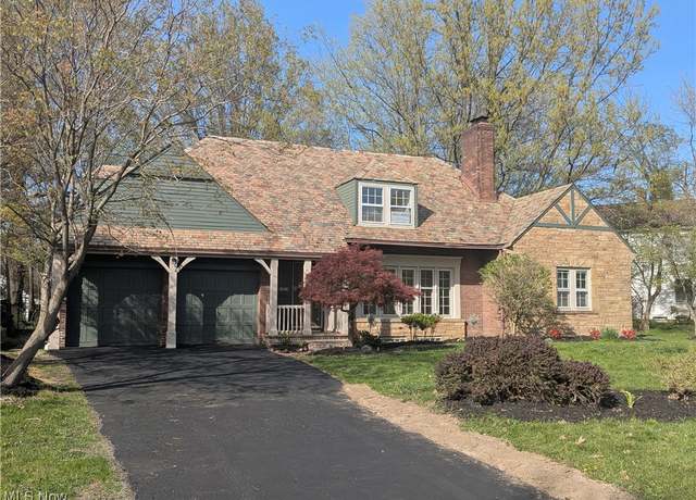 Property at 1321 Forest Hills Blvd, Cleveland Heights, OH 44118, 4 beds, 3.5 baths