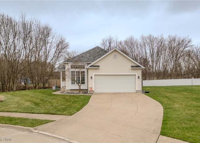 Property at 1833 Wood Creek Cir NW, Massillon, OH 44647, 3 beds, 2 baths