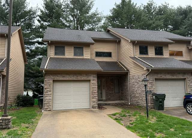 Property at 524 Oakdale Dr, Dover, OH 44622, 2 beds, 2.5 baths
