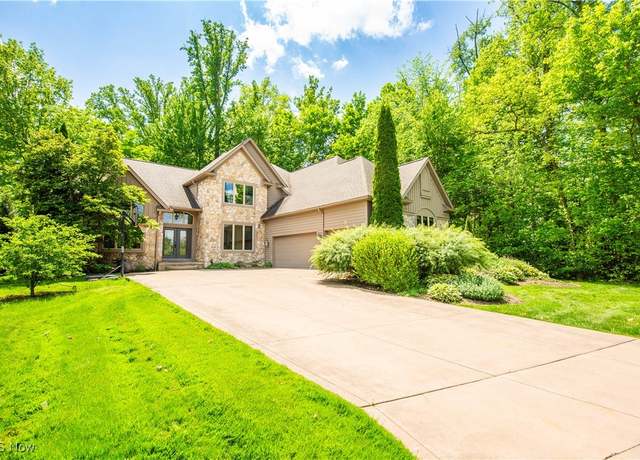 Property at 245 Brighton Dr, Aurora, OH 44202, 3 beds, 3.5 baths