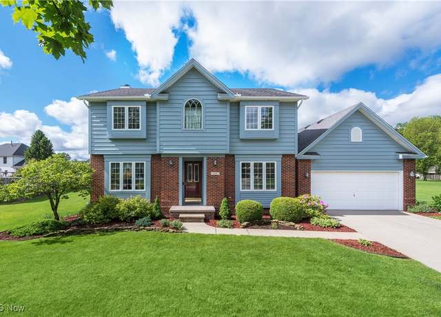 Property at 125 Duke Ct, Elyria, OH 44035, 4 beds, 3.5 baths