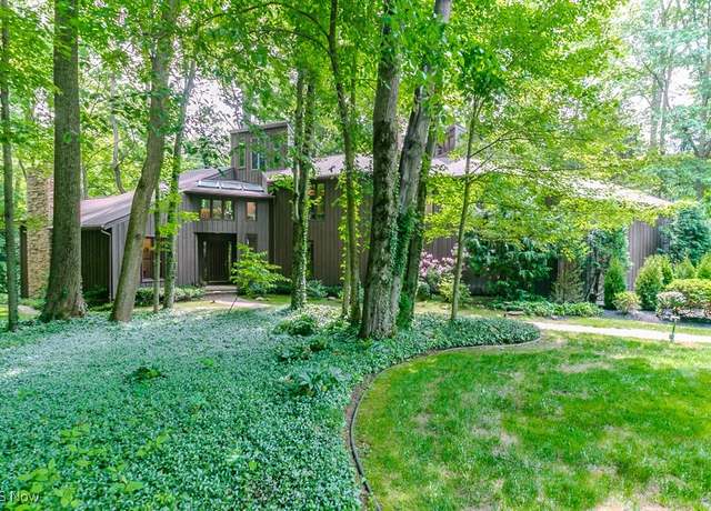 Property at 38751 Dodd's Lndg, Willoughby Hills, OH 44094, 3 beds, 2.5 baths