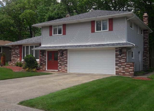 Property at 2703 Pasadena Dr, Seven Hills, OH 44131, 4 beds, 2.5 baths