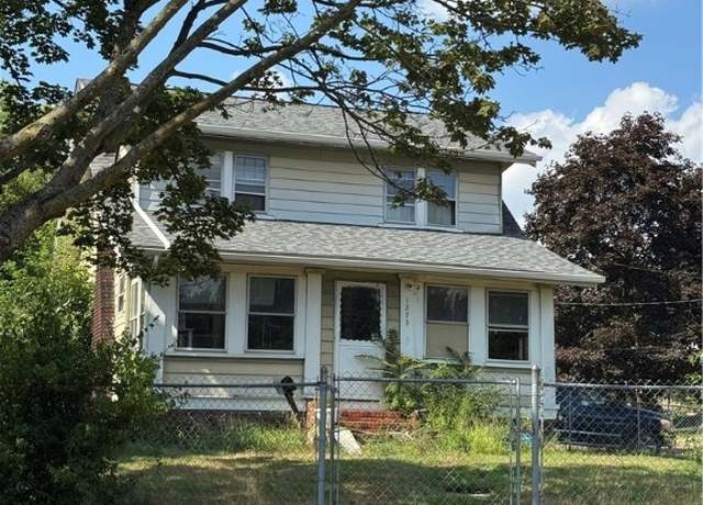Property at 1273 Pondview Ave, Akron, OH 44305, 3 beds, 1 bath