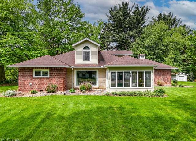 Property at 243 Wabash Ave, Orrville, OH 44667, 4 beds, 2 baths