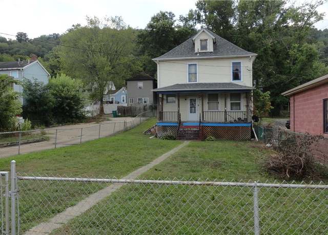 Property at 122 Carolina Ave, Chester, WV 26034, 3 beds, 1.5 baths