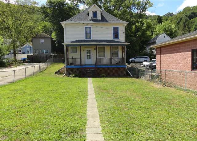 Property at 122 Carolina Ave, Chester, WV 26034, 3 beds, 1.5 baths
