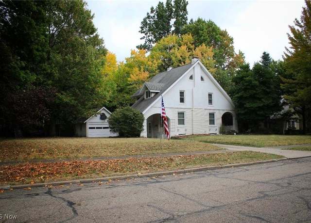 Property at 301 Overlook Dr, Alliance, OH 44601, 3 beds, 2.5 baths