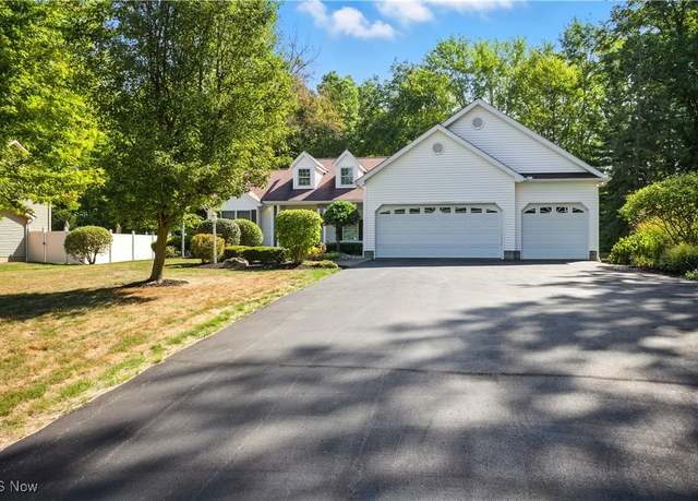 Property at 1750 Portal Dr NE, Warren, OH 44484, 3 beds, 2.5 baths