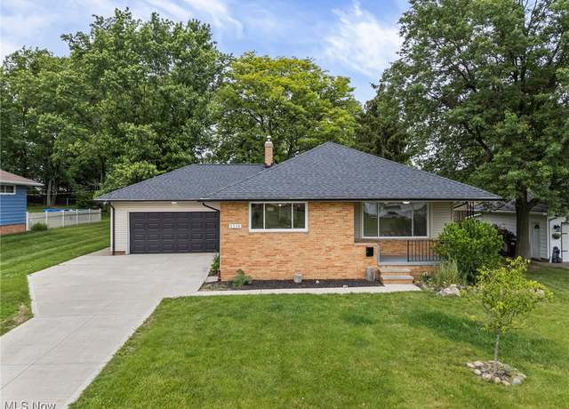 Property at 3336 Sunhaven Oval, Parma, OH 44134, 3 beds, 1.5 baths