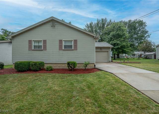Property at 1774 Laurie Dr, Austintown, OH 44511, 3 beds, 2 baths