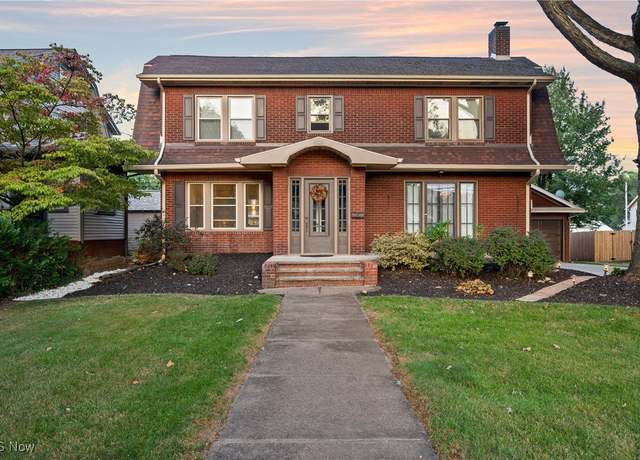 Property at 1118 Raff Rd SW, Canton, OH 44710, 3 beds, 2.5 baths