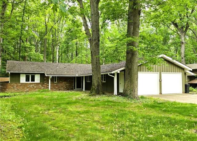 Property at 19654 Tanbark Ln, Strongsville, OH 44149, 3 beds, 2.5 baths