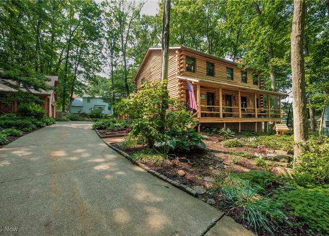 Property at 5820 Kildare Cir NW, Canton, OH 44718, 4 beds, 3.5 baths
