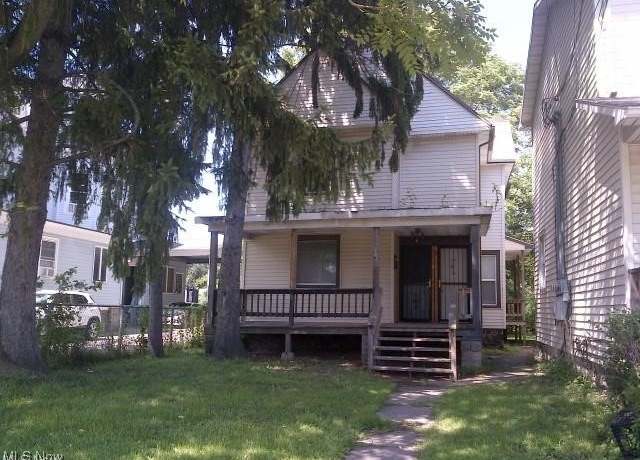 Property at 863 W Prospect Cir, Ashtabula, OH 44004, 5 beds, 2 baths