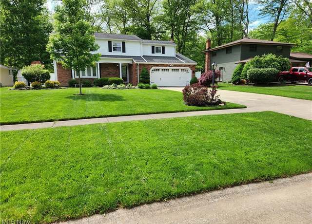 Property at 1608 Eisenhower Dr, Brunswick, OH 44212, 4 beds, 2.5 baths