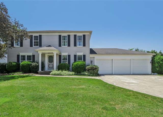 Property at 3552 Middle Post Ln, Rocky River, OH 44116, 4 beds, 2.5 baths